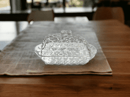 Afișați detaliile pentru Untieră din sticlă cu model elegant Imagine de Untieră din sticlă cu model elegant