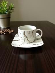 Afișați detaliile pentru Set 6 cești cafea cu farfurioare pătrate Malooki – Model marmură alb cu auriu Imagine de Set 6 cești cafea cu farfurioare pătrate Malooki – Model marmură alb cu auriu