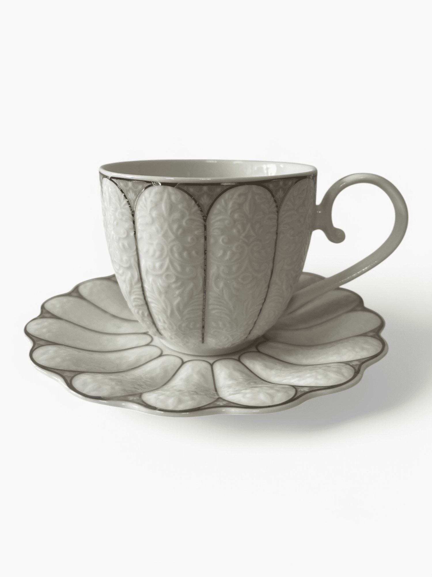 Picture of Set of 6 porcelain cups for coffee or tea, with flower-shaped saucers, Malooki - Luxury Collection