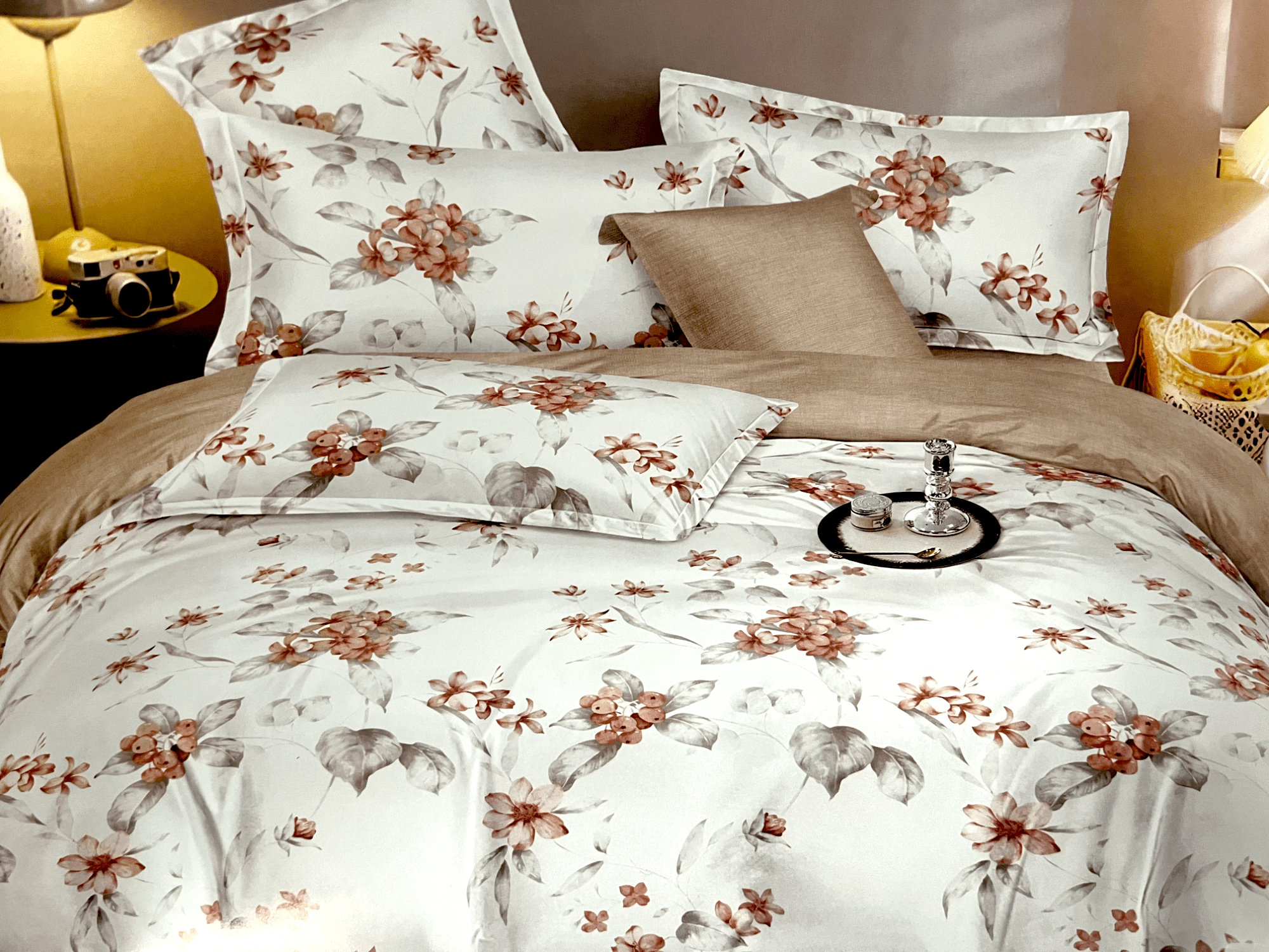 Imagine de Lenjerie de pat cu 4 fețe de pernă, combinație de alb cu maro deschis, model floral, Casa New Fashion