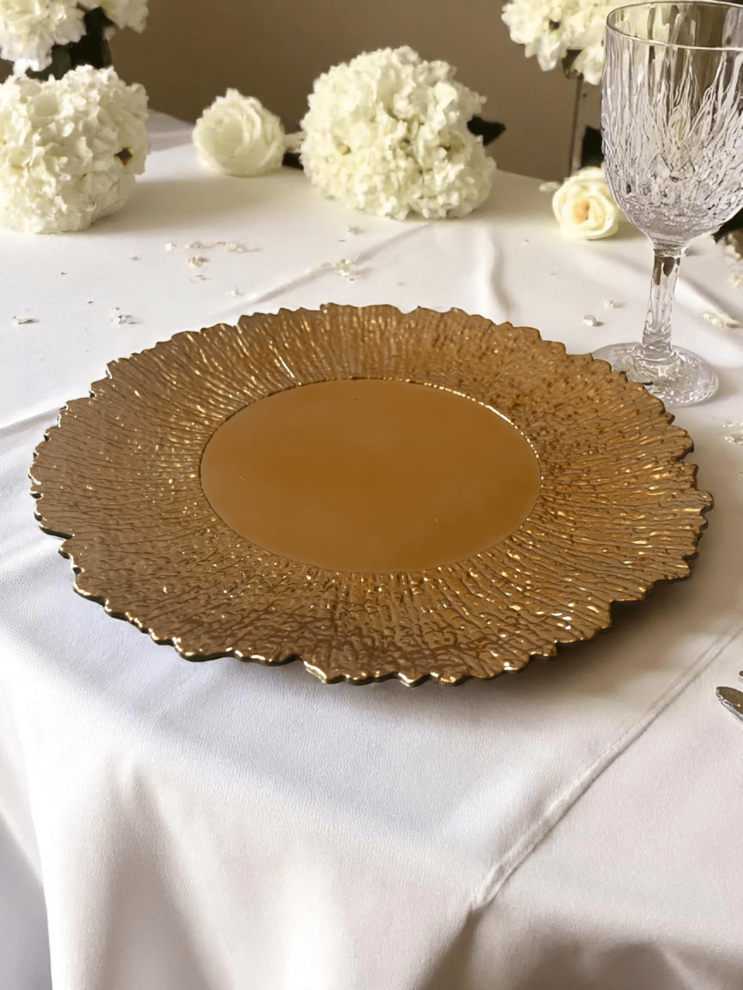 Imagine de Platou/Suport decorativ pentru farfurii auriu din plastic în formă de floare