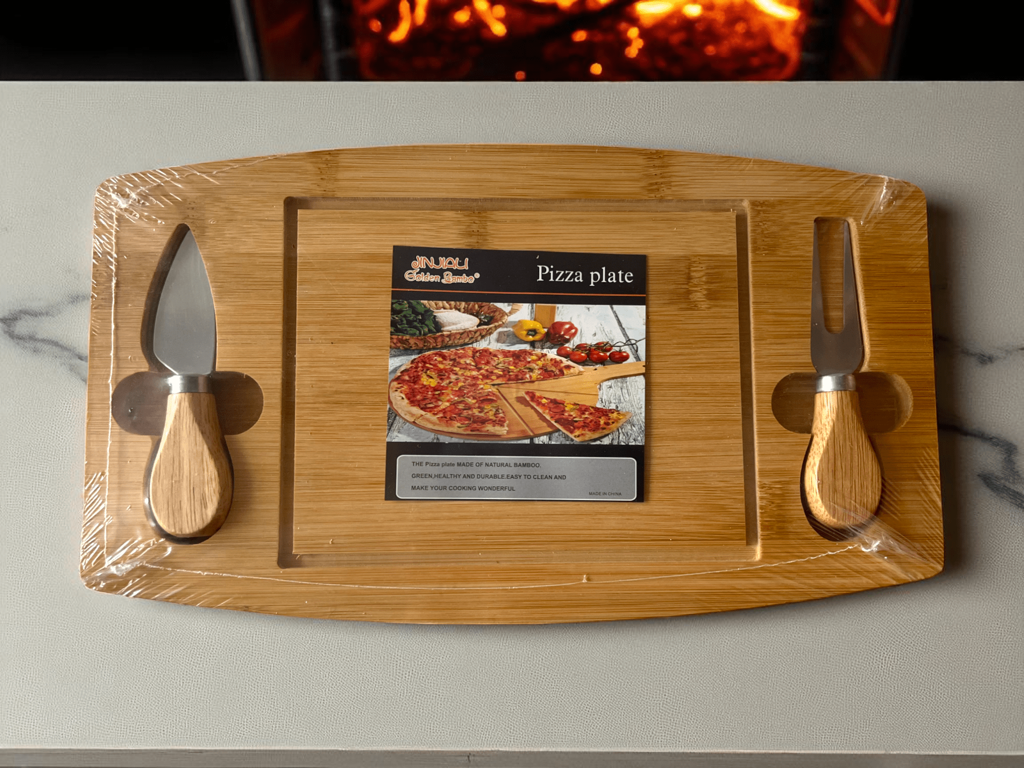 Picture of Rectangular cheese board with 2 stainless steel utensils