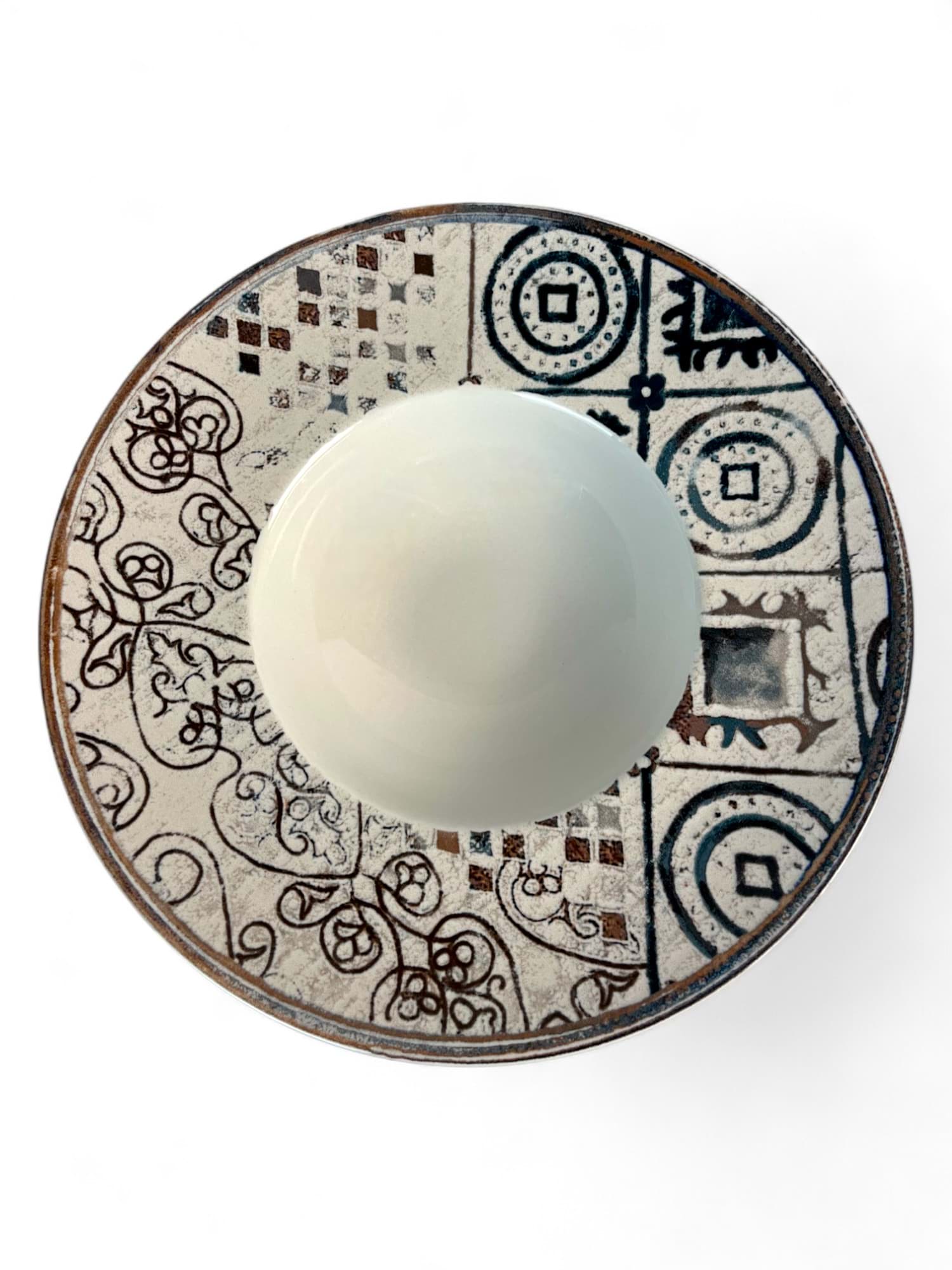 Picture of Deep plate for pasta, rustic pattern, 28 cm