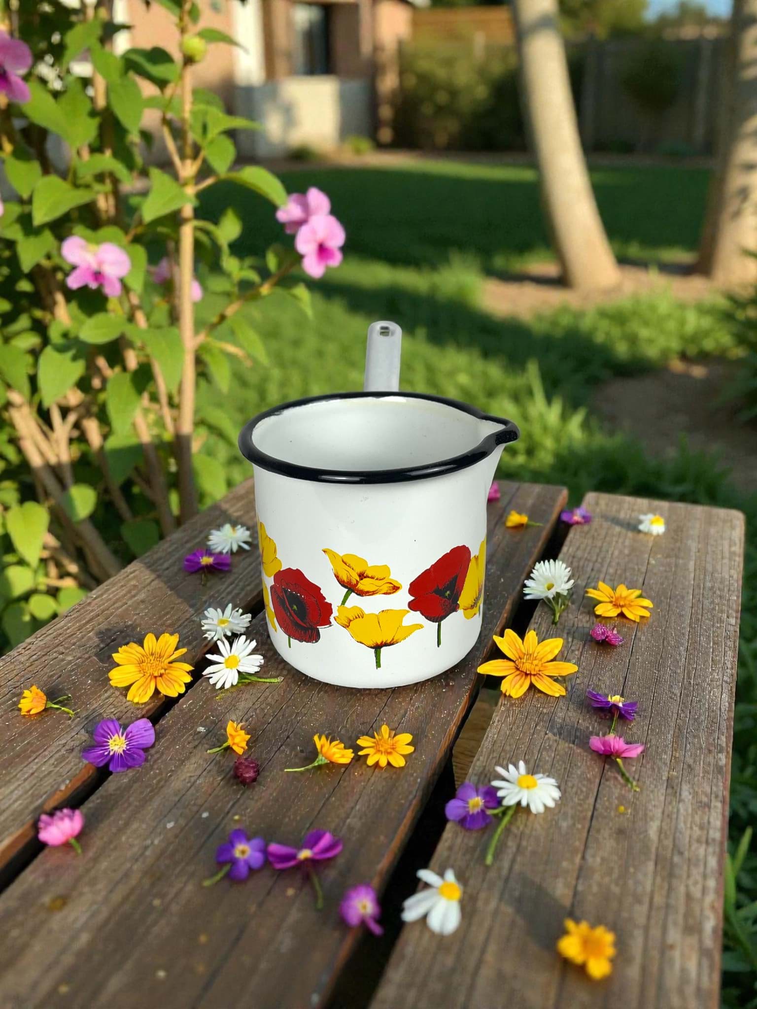 Picture of Enameled pot 8 cm white with red and yellow flowers 