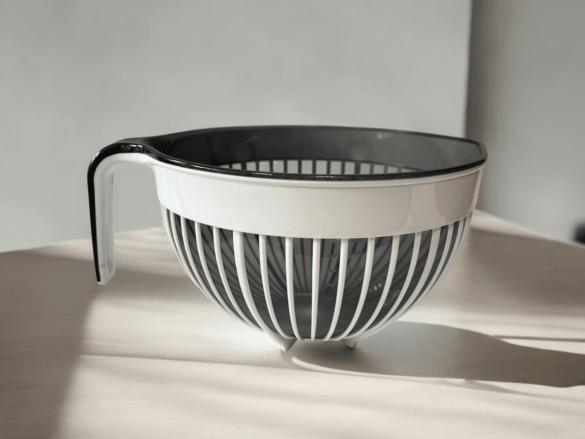 Picture of Plastic measuring bowl with handle for mixer